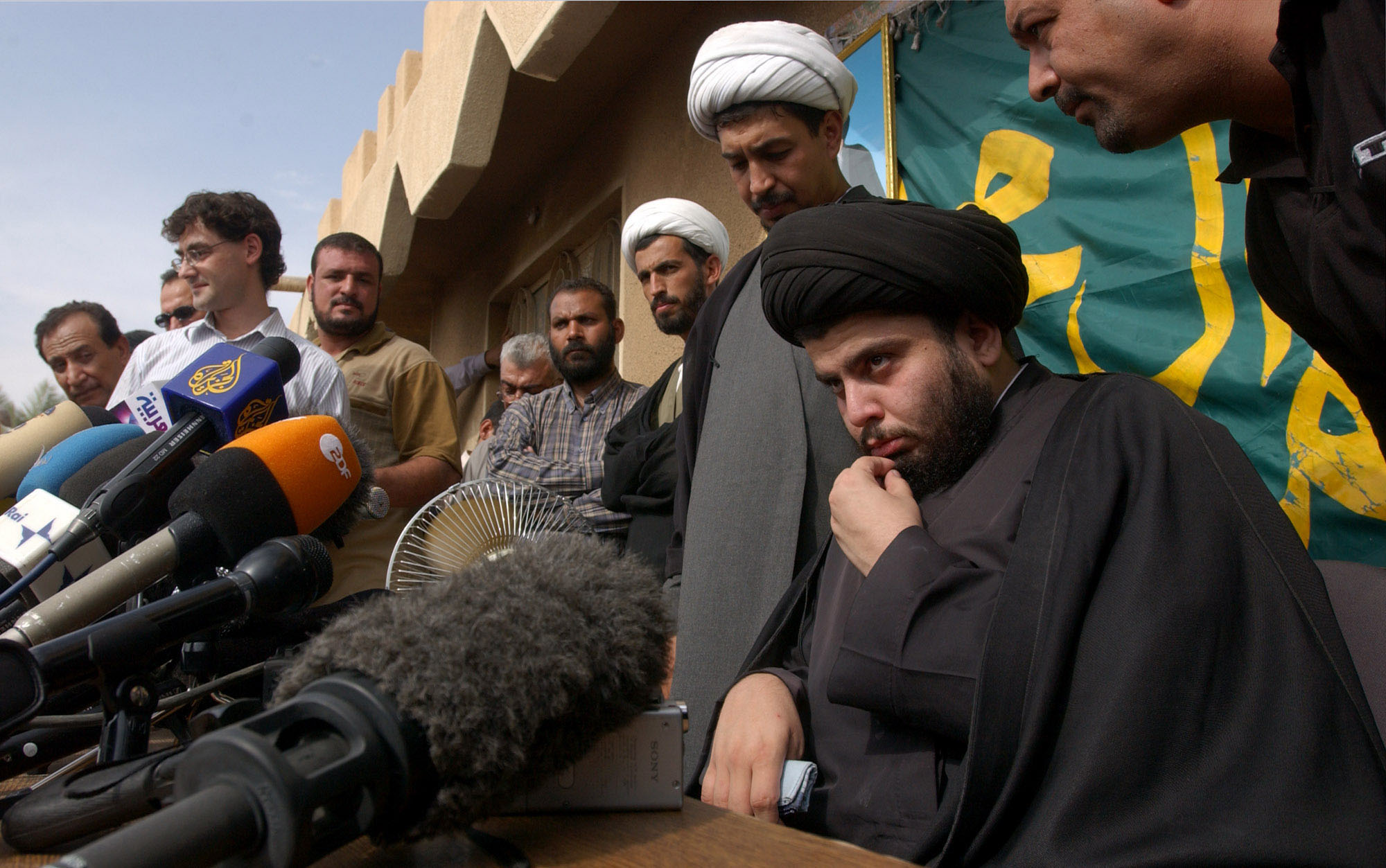 iraq sadr 101403 pic1.jpg